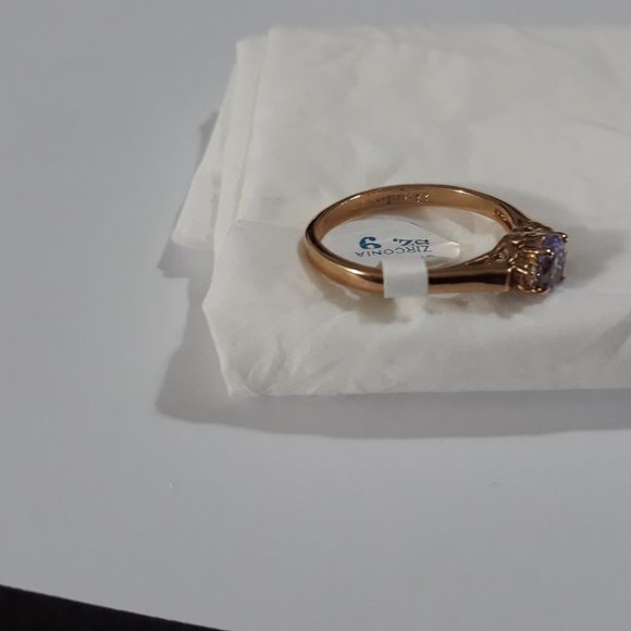 Sparkle Amethyst Cubic Zirconia Ring 18k hge New Old stock Covenant RC - Picture 4 of 16